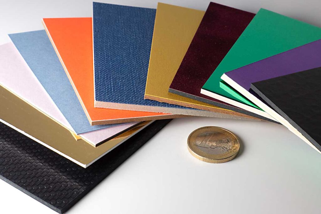Verschiedene beschichtete Pappen und Kartons (Leinen, Velour, Metallisch, Prägung, Neon, Gold)