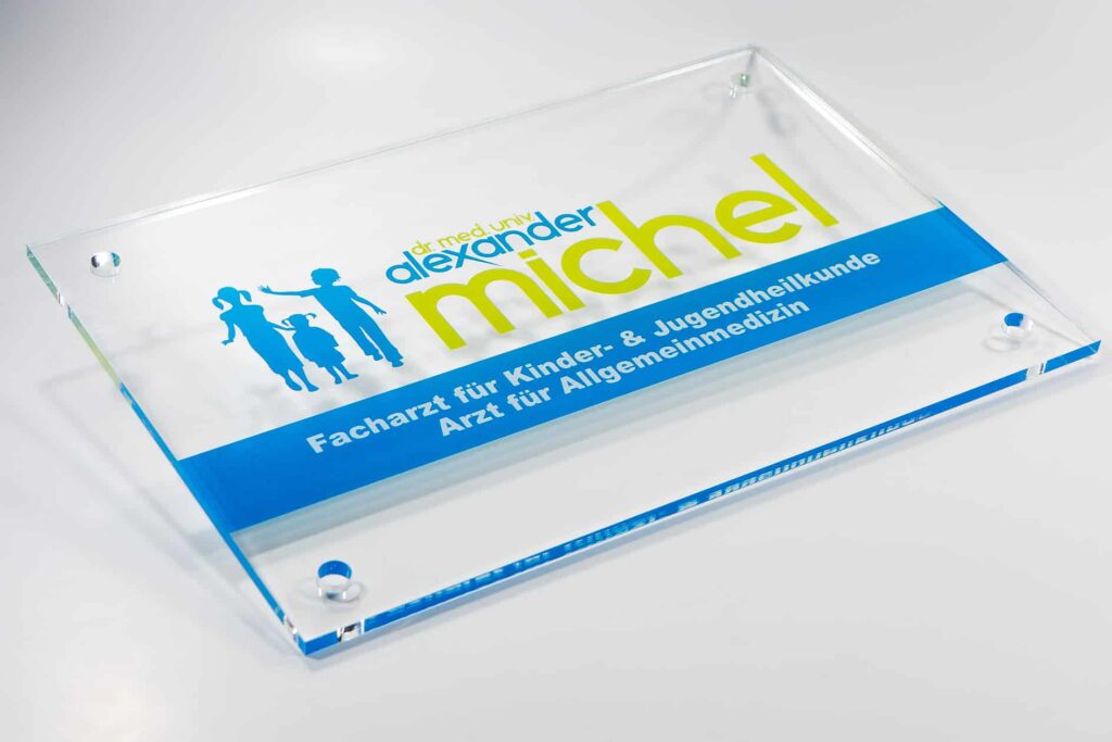 Türschild aus Acrylglas, rückseitig bedruckt mit weißer Hinterlegung (Hinterglas)