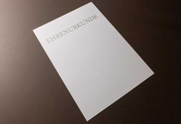 Ehrenurkunde Vordruck mit Silber edelmetallisch in Serifenschrift, DIN A3